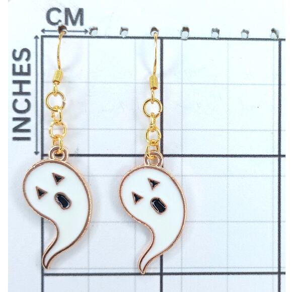 White Ghost Dangle Earrings 👻 Spooky Cute Halloween Jewelry - Picture 3 of 4